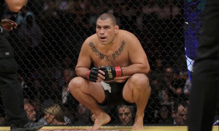 Cain Velásquez é ex-campeão dos pesados do UFC