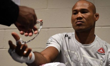 Ronaldo Jacaré se preparar para entrar no octógono do UFC