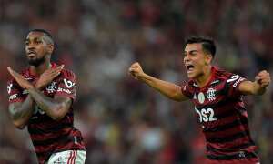 Gerson e Reinier comemoram o segundo gol do Flamengo sobre o Fluminense