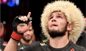 Khabib Nurmagomedov é campeão dos leves do UFC