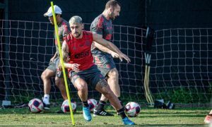 De Arrascaeta do Flamengo treina para início de temporada