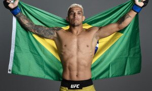 Charles Oliveira é lutador peso leve do UFC